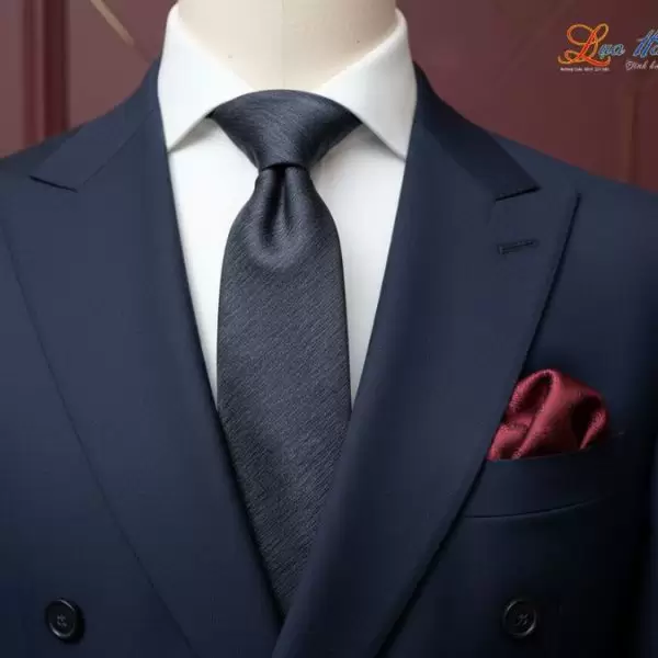 Cà vạt lụa tơ tằm màu xám đen MNV-CRV41