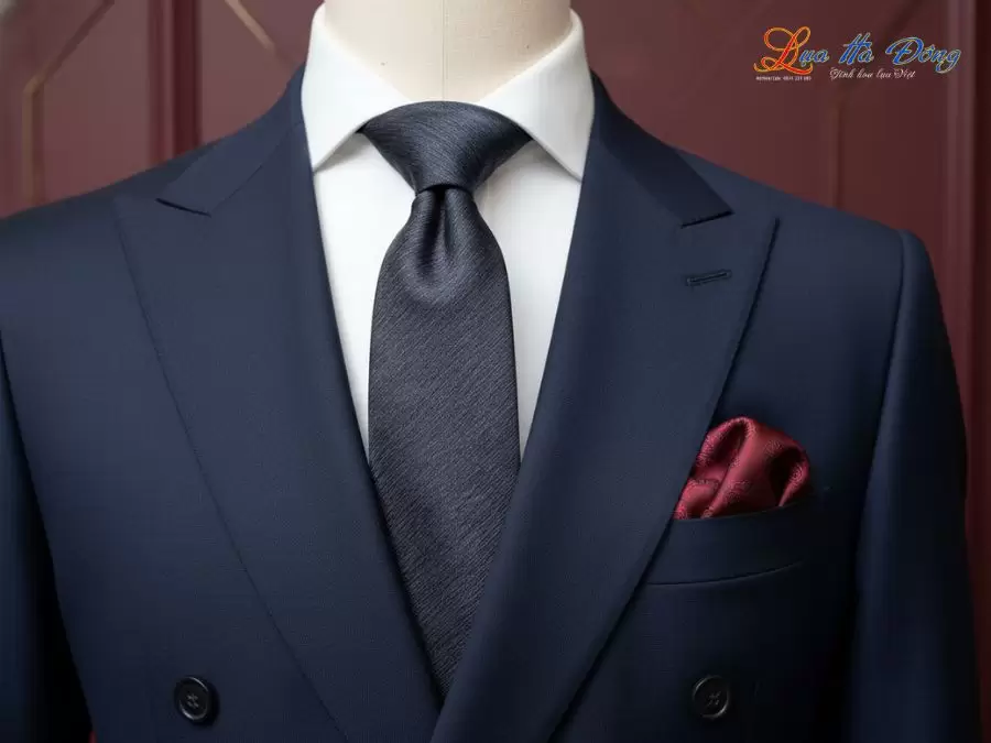 Cà vạt lụa tơ tằm màu xám đen MNV-CRV41