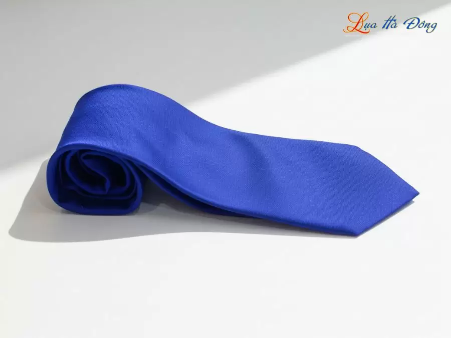 Cà vạt lụa tơ tằm trơn màu xanh dương
