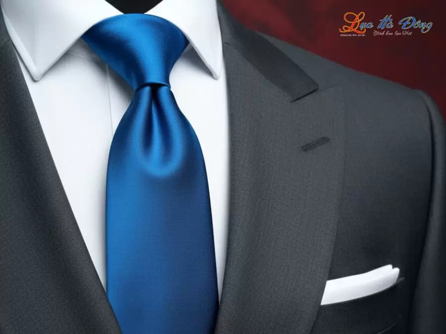 Cà vạt lụa tơ tằm trơn màu xanh dương