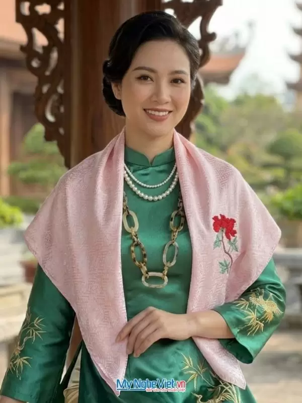 Khăn lụa tơ tằm thêu tay bông hoa