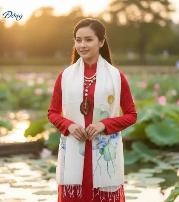 Khăn lụa tơ tằm vẽ tay hoa tua rua 100% silk