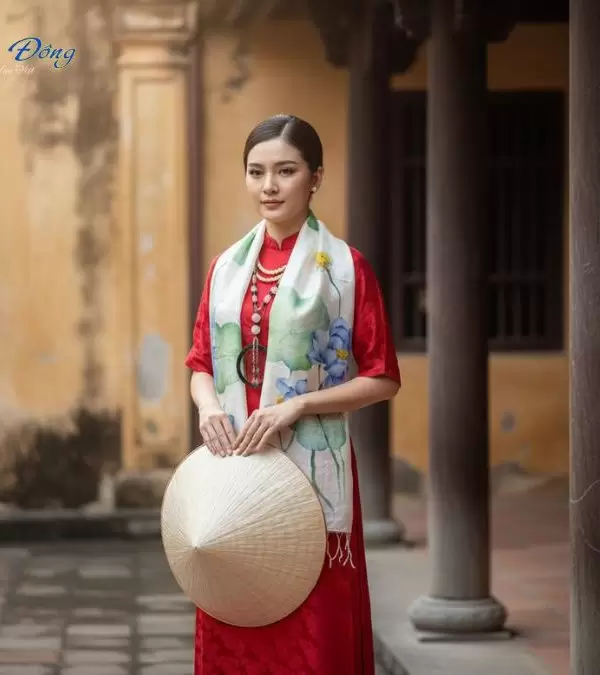 Khăn lụa tơ tằm vẽ tay hoa tua rua 100% silk