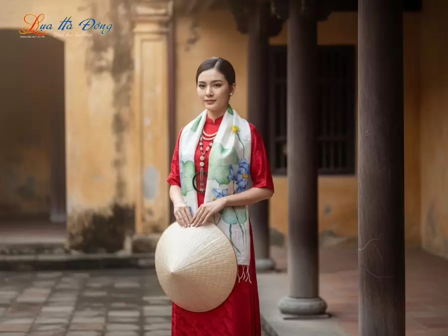 Khăn lụa tơ tằm vẽ tay hoa tua rua 100% silk