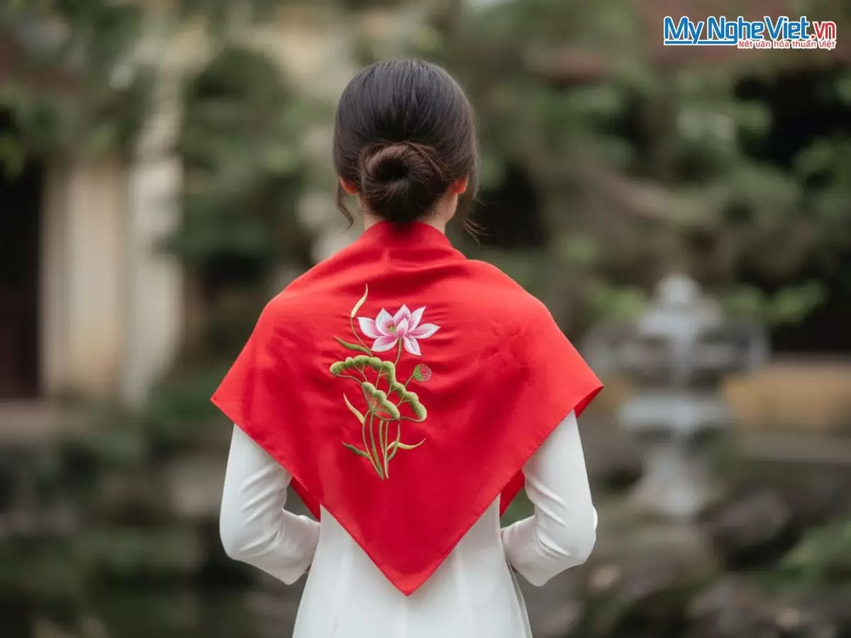 Khăn Lụa Vuông Tơ Tằm Thêu Hoa Sen Trơn Màu Đỏ KLTA9090/1