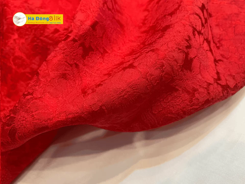 Vải May Áo Dài Cưới Cô Dâu Lụa Hà Đông Hoa Cúc Đỏ 70% tơ tằm MNV-KGHC08 - Ảnh 3
