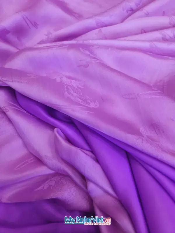 Alternative view of Vải lụa HĐ cá chép hoa sen 100% silk tím hoa cà 1m2 2m7 LNL27/2