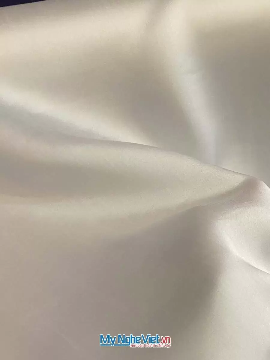 Vải lụa satin trơn màu trắng phấn 2.3m khổ 90 - Ảnh 2