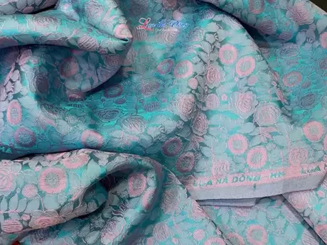 Alternative view of Vải lụa họa tiết hồng nhí xanh hồng 3.7m khổ 90 MNV-LNL122-1