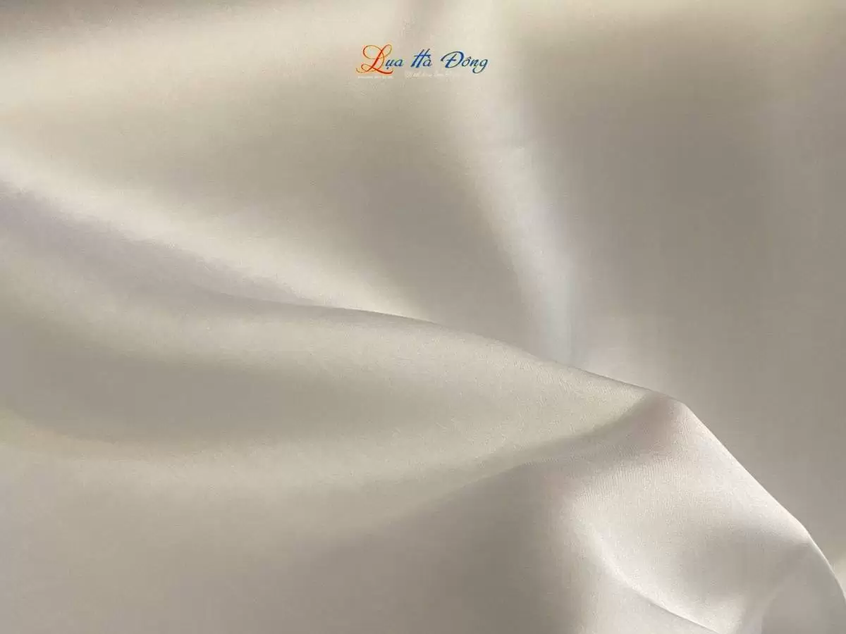 Vải lụa satin trơn màu trắng phấn 2.3m khổ 90