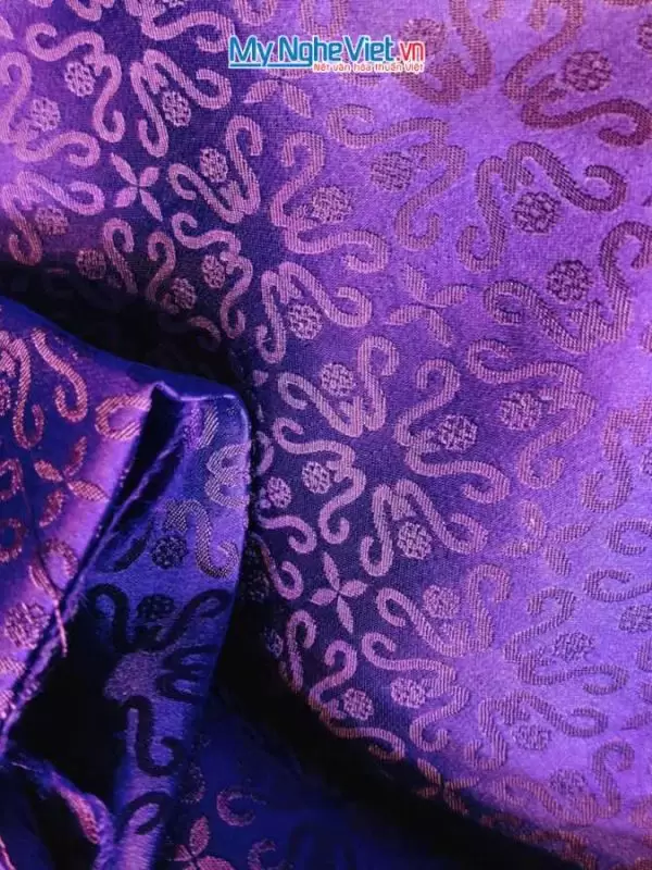 Alternative view of Vải Áo Lụa Hà Đông Hoa Thị Tím 3.7m MNV-LNL130-7