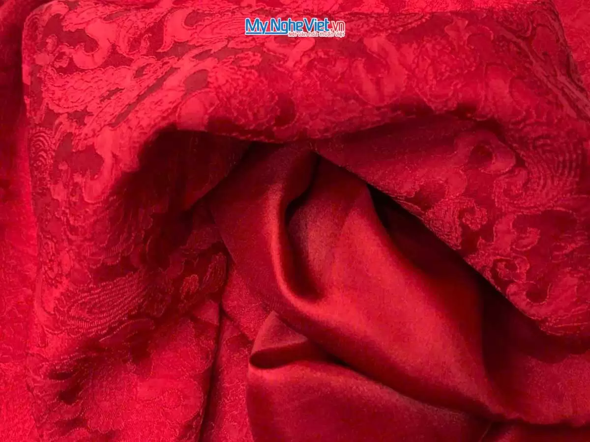 Vải Lụa Hà Đông Đuôi Công Đỏ Tươi 3.7m MNV-LHD37/13 - Ảnh 2