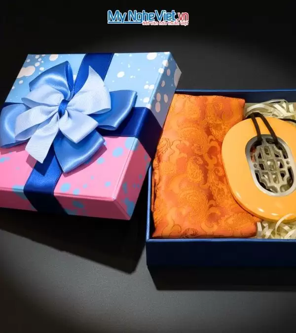 Bộ quà tặng băng đô lụa và mặt dây sơn