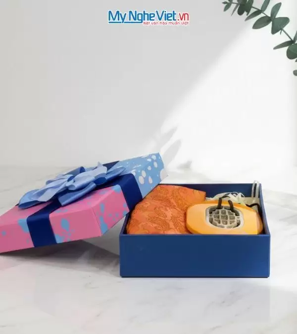 Bộ quà tặng băng đô lụa và mặt dây sừng