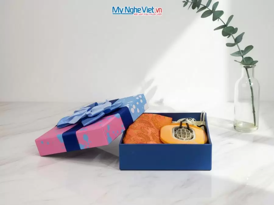 Bộ quà tặng băng đô lụa và mặt dây sừng