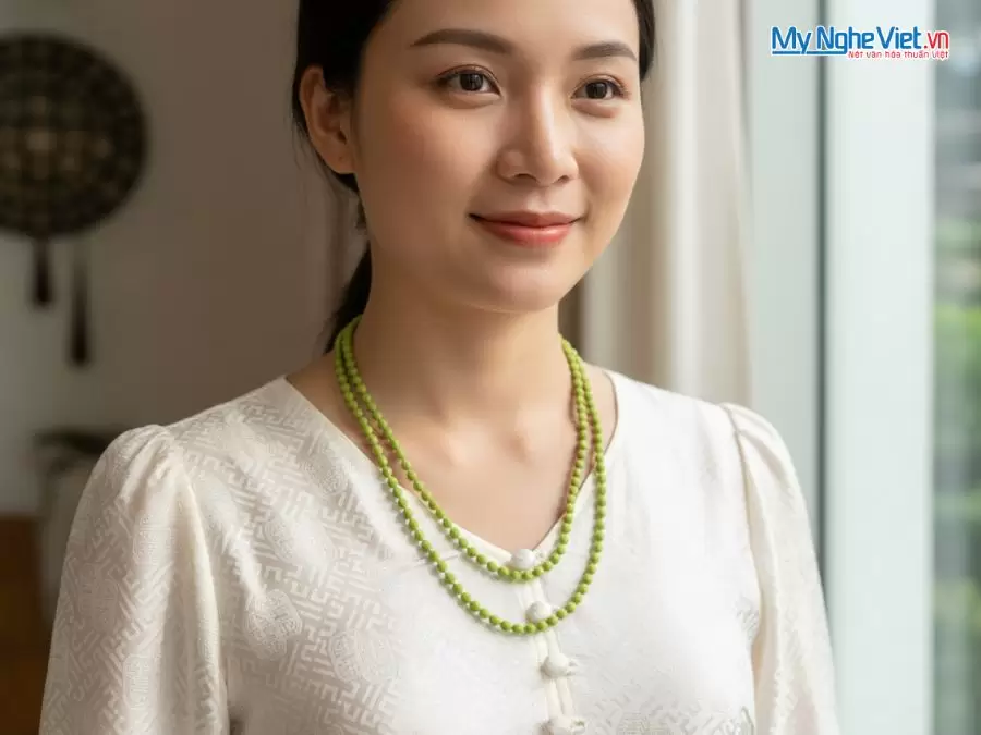 Quà tặng vòng cổ lụa