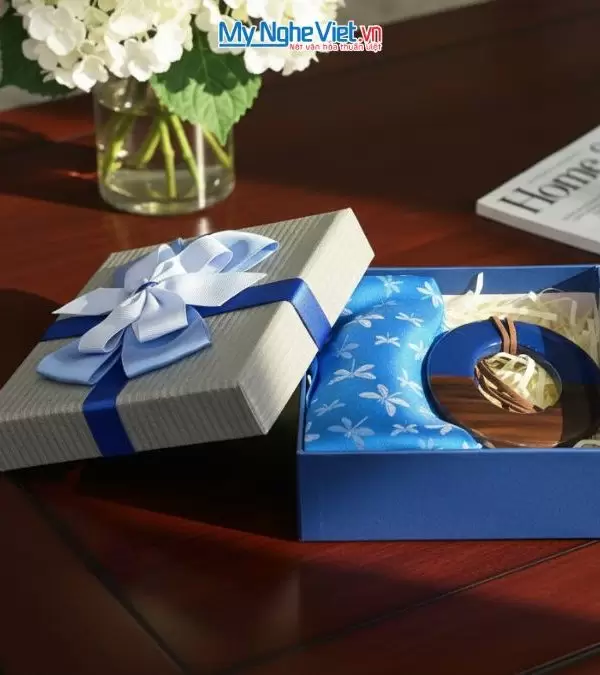 Bộ quà tặng băng đô lụa và mặt dây sừng