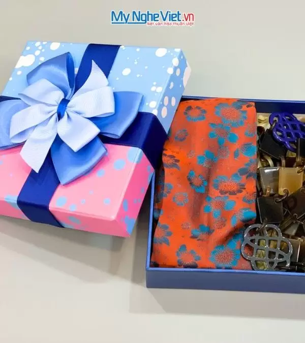 Bộ quà tặng băng đô lụa và vòng cổ sơn