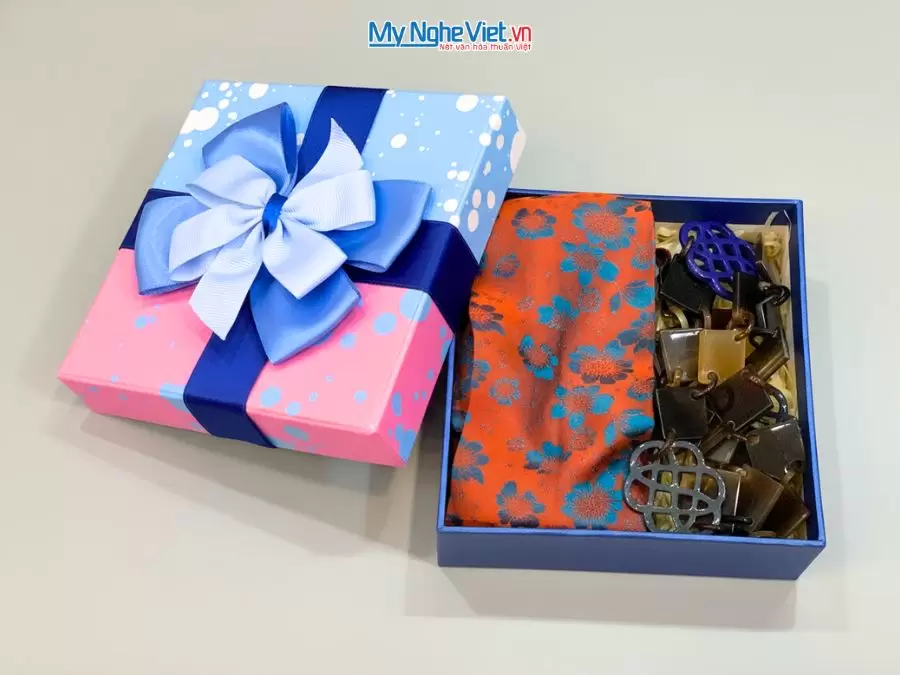 Bộ quà tặng băng đô lụa và vòng cổ sơn