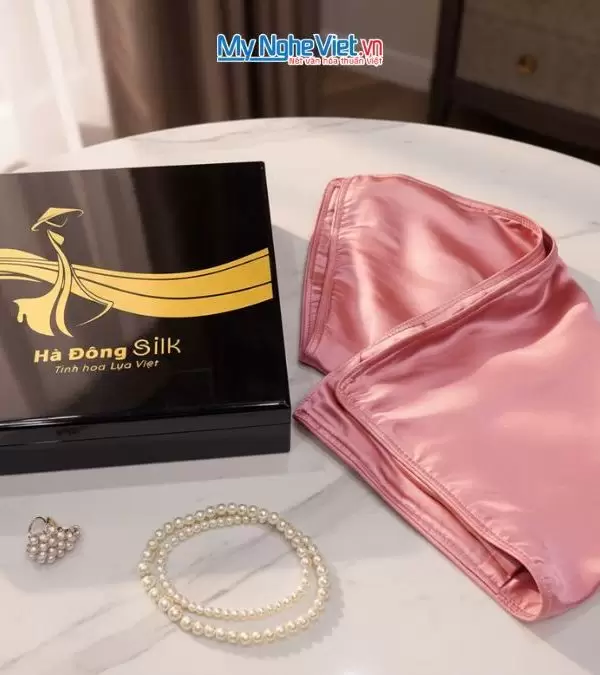 Bộ quà tặng cặp vỏ gối lụa và hộp sơn mài cao cấp