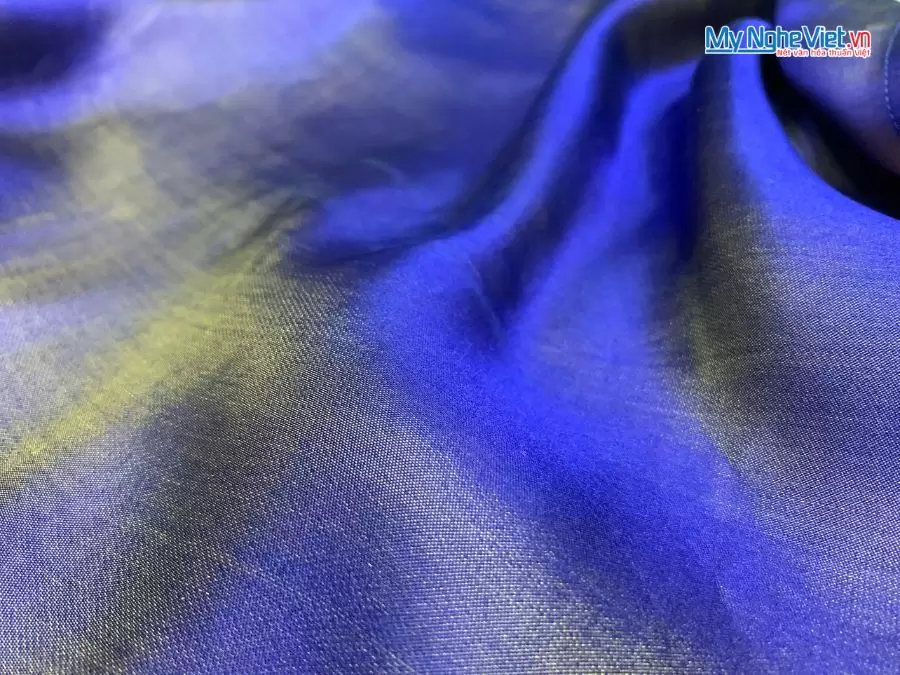 Bộ quà tặng vỏ gối lụa màu tím vàng đồng và hộp sơn mài cao cấp