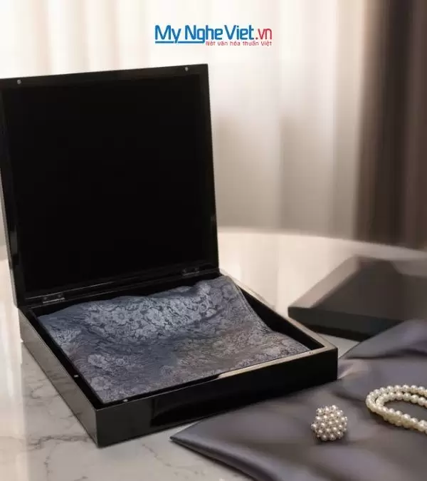 Bộ quà tặng cặp vỏ gối lụa và hộp sơn mài cao cấp