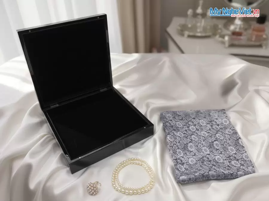 Bộ quà tặng cặp vỏ gối lụa và hộp sơn mài cao cấp
