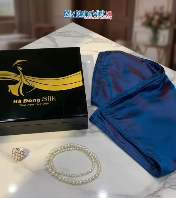 Bộ quà tặng cặp vỏ gối lụa và hộp sơn mài cao cấp