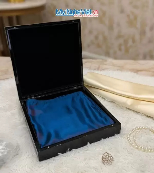 Bộ quà tặng cặp vỏ gối lụa và hộp sơn mài cao cấp