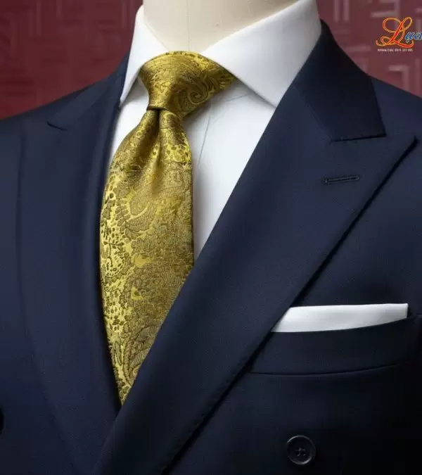 Cà vạt lụa tơ tằm họa tiết đuôi công vàng