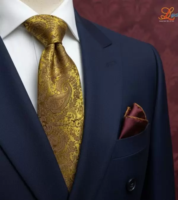 Cà vạt lụa tơ tằm họa tiết đuôi công vàng