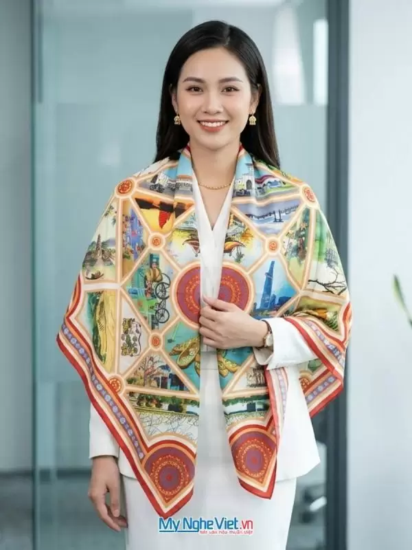 Khăn lụa tơ tằm in họa tiết nghệ thuật