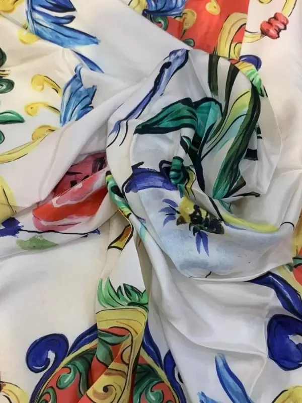 Khăn lụa tơ tằm in họa tiết nghệ thuật