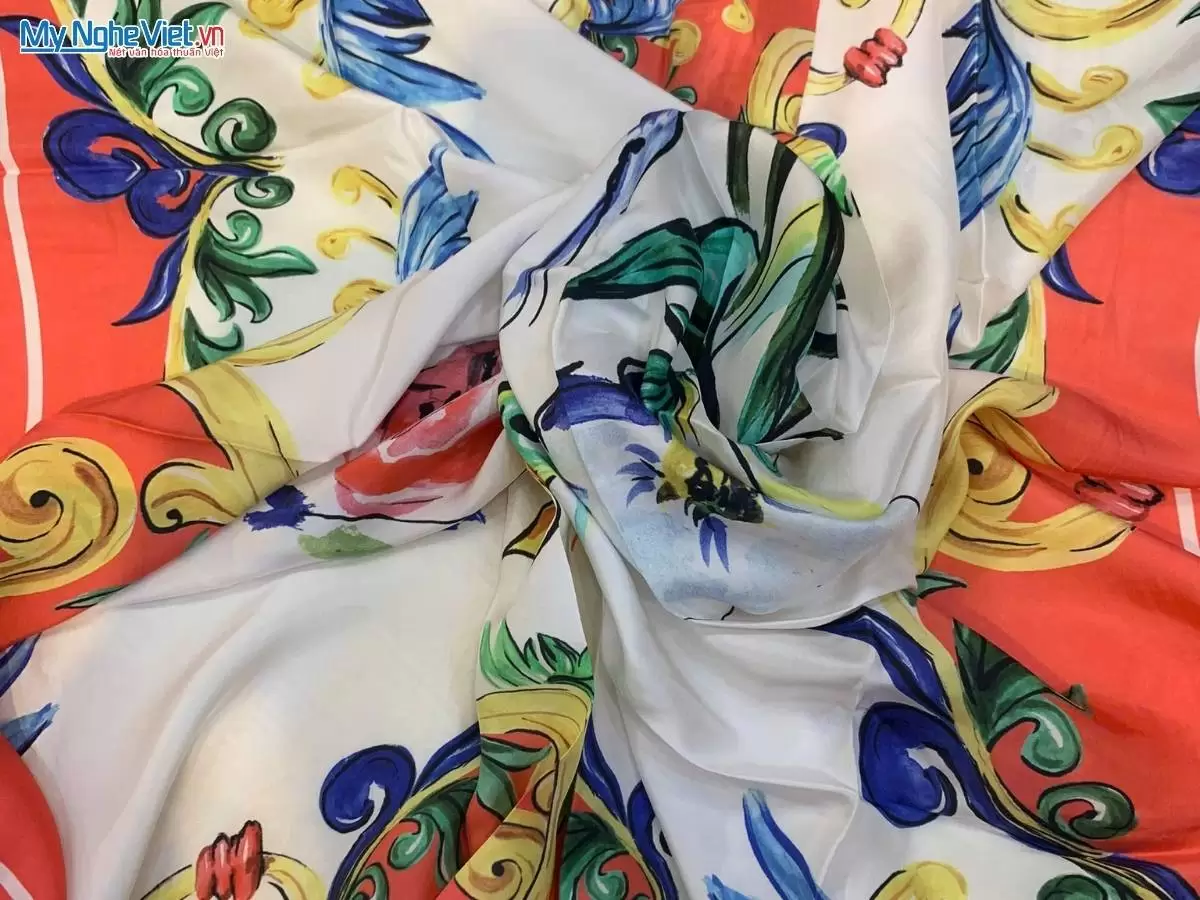 Khăn lụa tơ tằm in họa tiết nghệ thuật