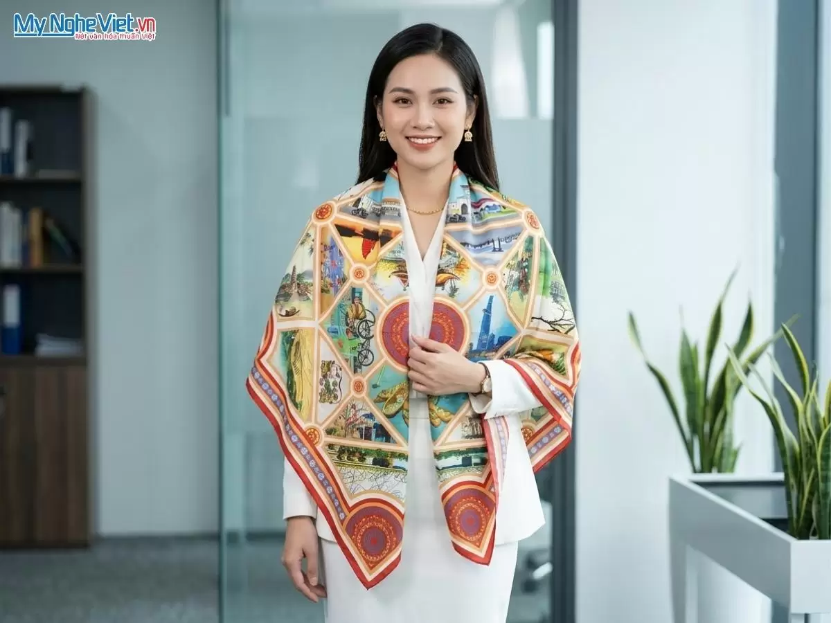 Khăn lụa tơ tằm in họa tiết nghệ thuật