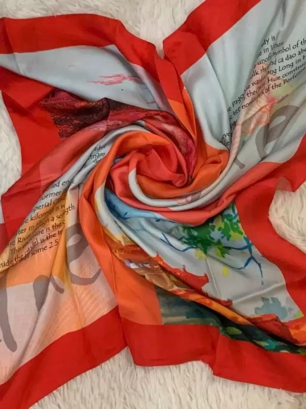 Khăn lụa tơ tằm in họa tiết nghệ thuật