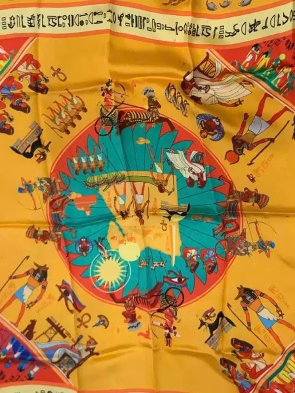 Khăn lụa tơ tằm in họa tiết nghệ thuật