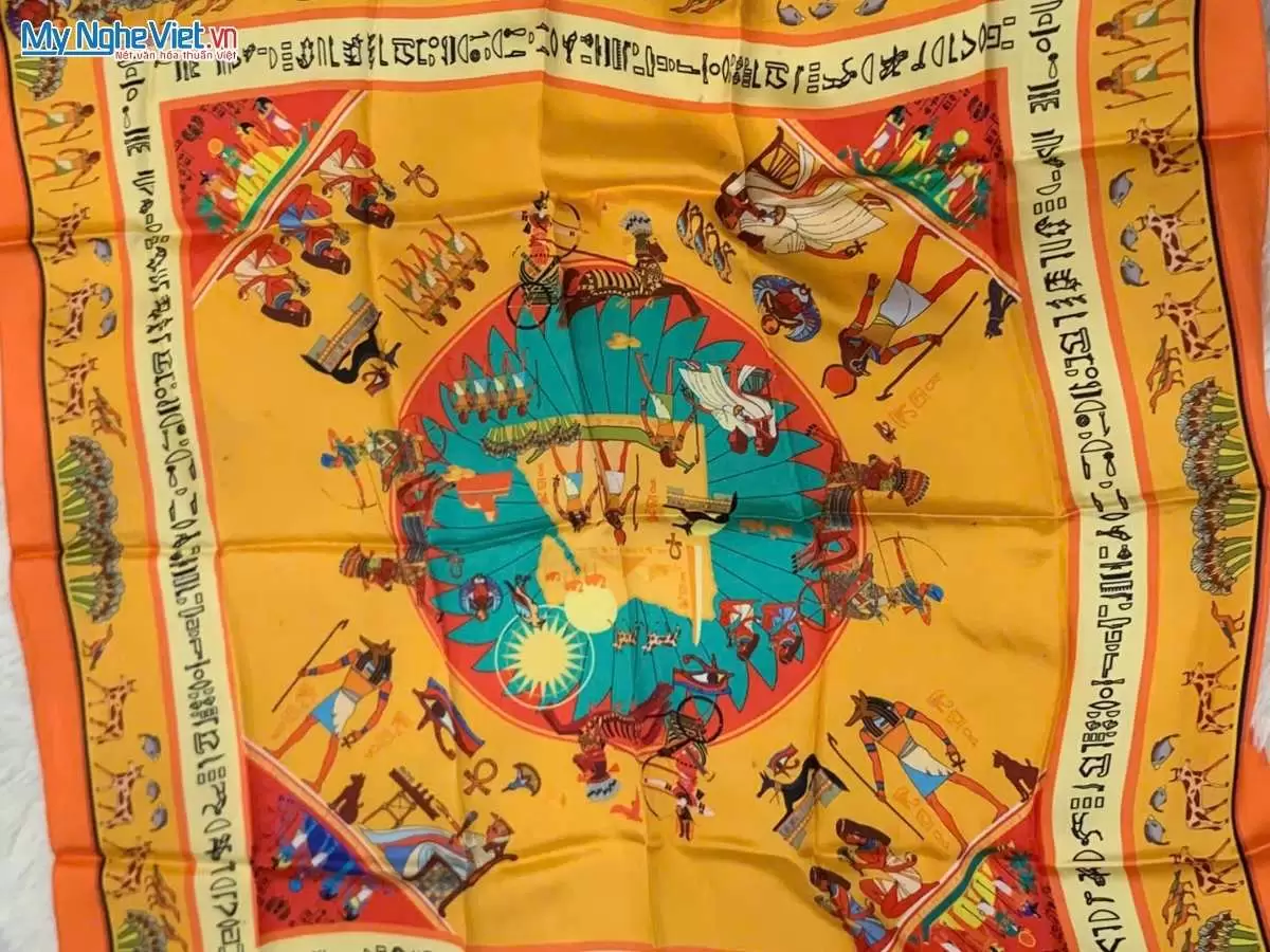 Khăn lụa tơ tằm in họa tiết nghệ thuật