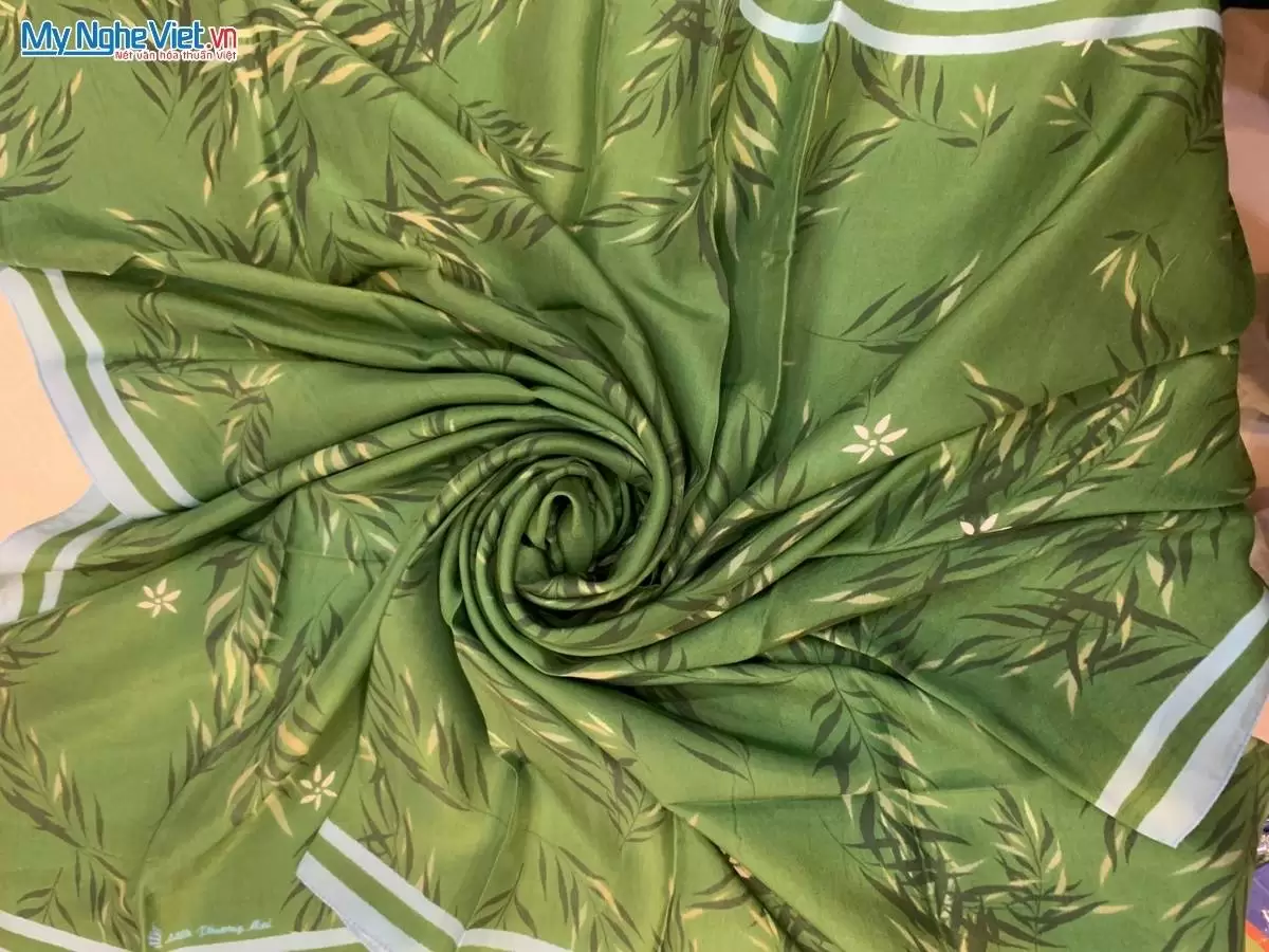 Khăn lụa tơ tằm in họa tiết nghệ thuật