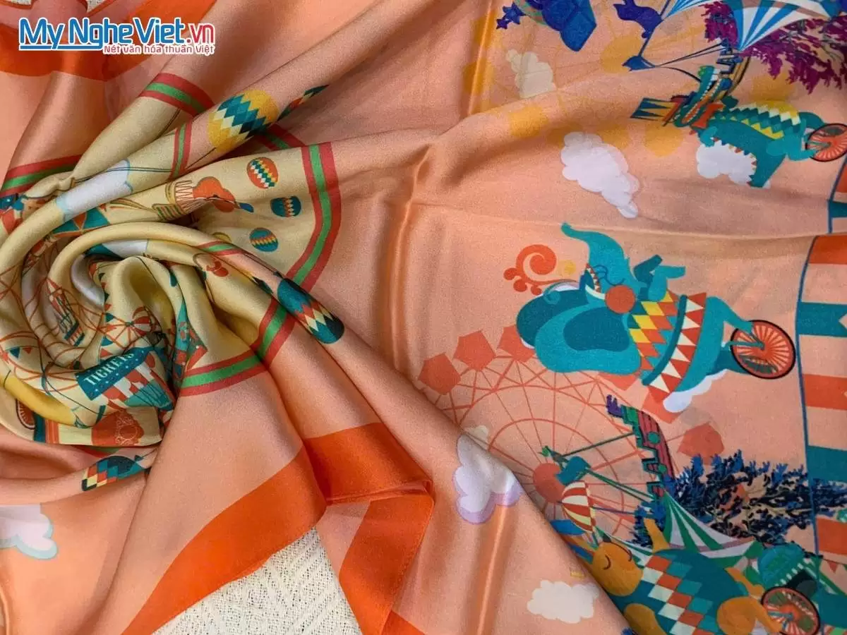 Khăn lụa tơ tằm in họa tiết nghệ thuật cao cấp