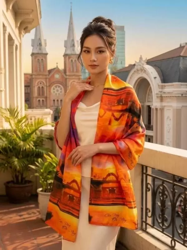 Khăn lụa tơ tằm in họa tiết nghệ thuật cao cấp