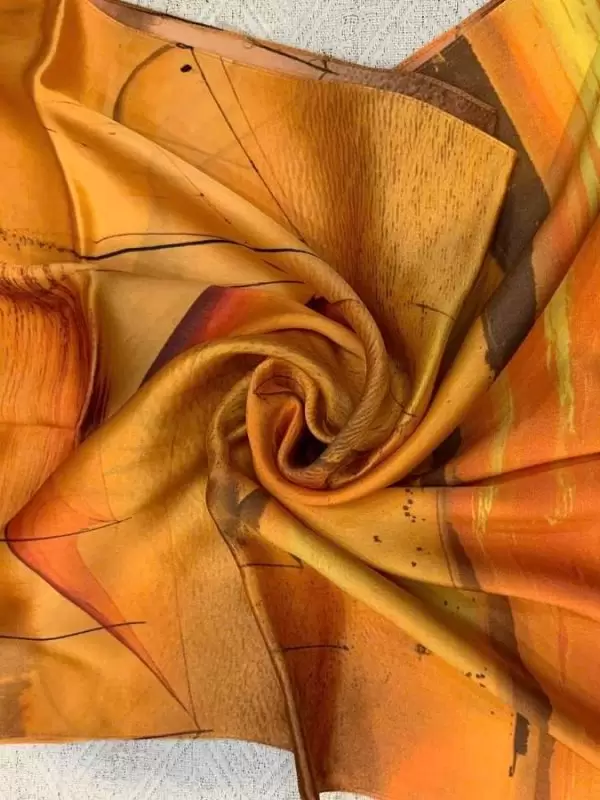 Khăn lụa tơ tằm in họa tiết nghệ thuật cao cấp