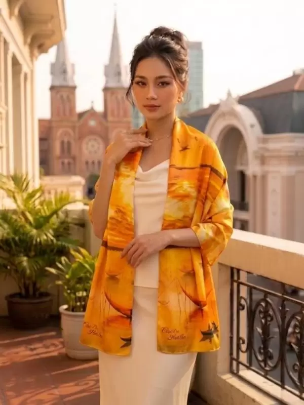 Khăn lụa tơ tằm in họa tiết nghệ thuật cao cấp