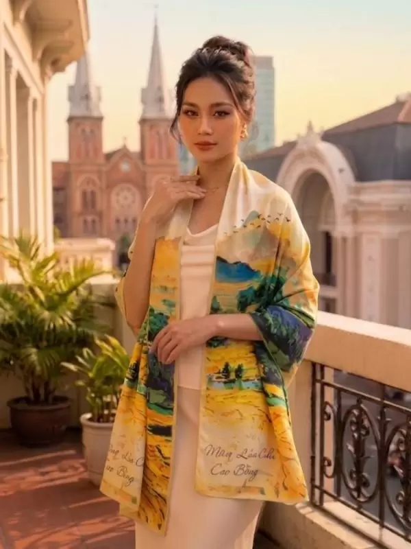 Khăn lụa tơ tằm in họa tiết nghệ thuật cao cấp