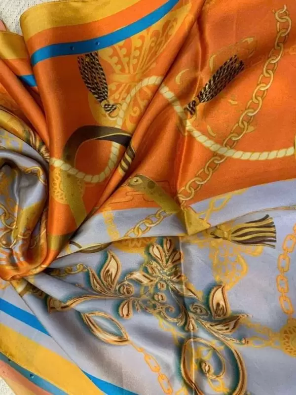 Khăn lụa tơ tằm in họa tiết nghệ thuật cao cấp