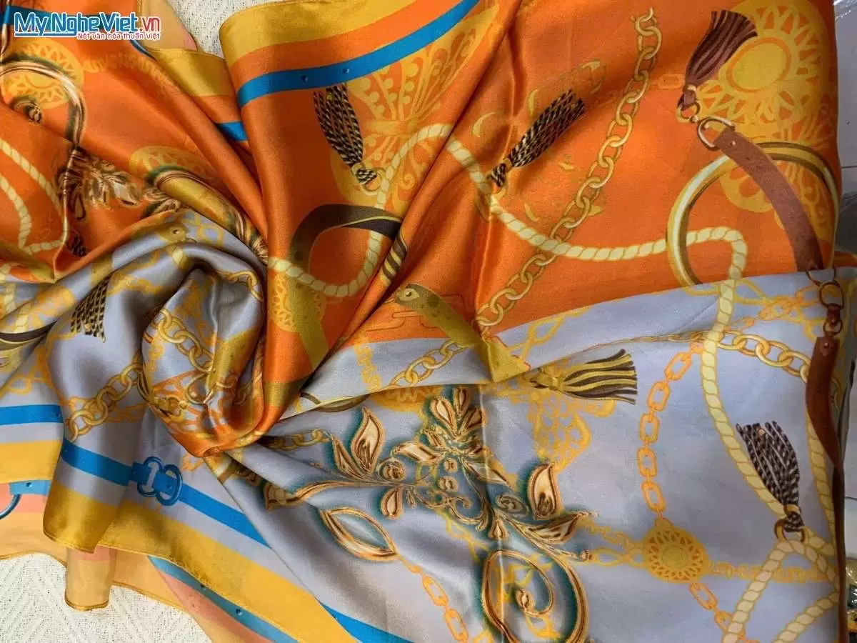 Khăn lụa tơ tằm in họa tiết nghệ thuật cao cấp