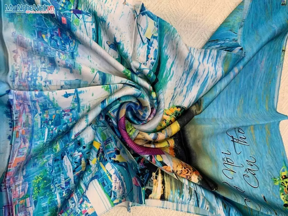 Khăn lụa tơ tằm in họa tiết nghệ thuật cao cấp