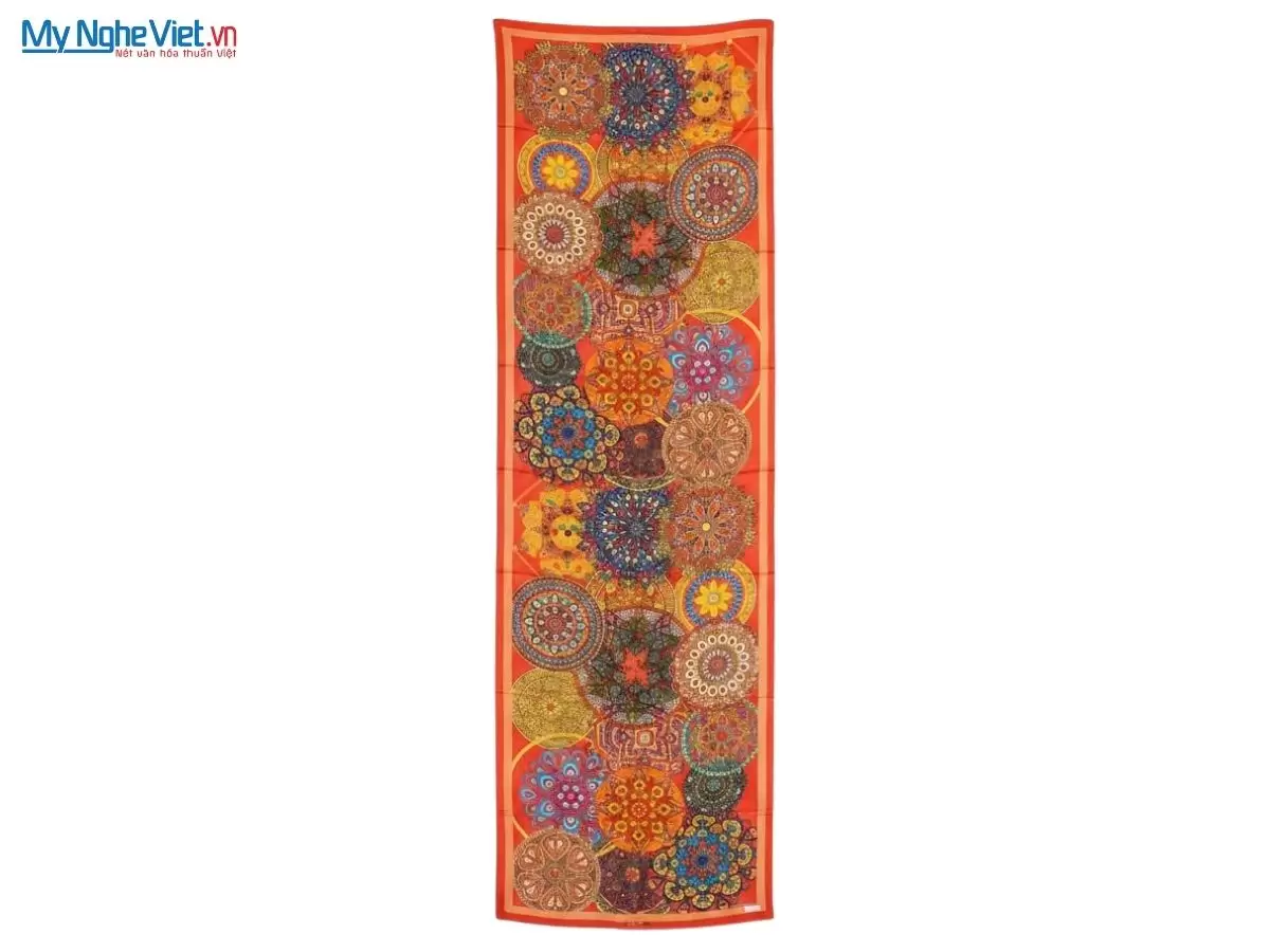 Khăn lụa tơ tằm in họa tiết nghệ thuật cao cấp