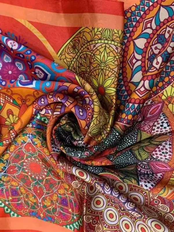 Khăn lụa tơ tằm in họa tiết nghệ thuật cao cấp