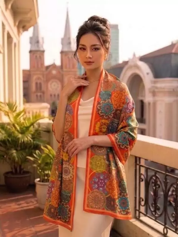 Khăn lụa tơ tằm in họa tiết nghệ thuật cao cấp